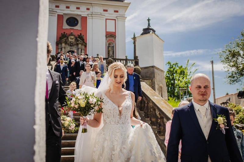svatební-fotografie-a-video-kostel-Luže-208