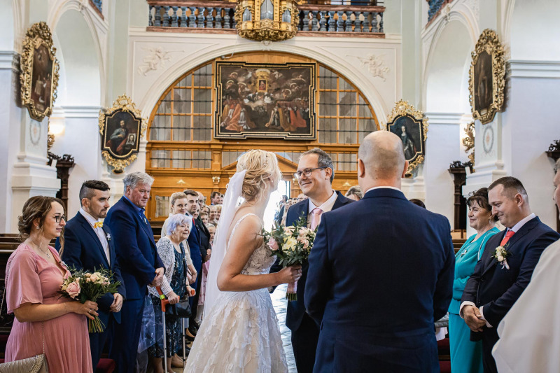 svatební-fotografie-a-video-kostel-Luže-63