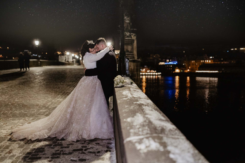 svatební-fotograf-Karlův-most-235