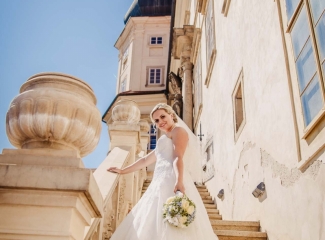 svatební fotograf zámek Mníšek pod Brdy, svatba na zámku, letní nejkrásnější zámecká svatba, Bára a Ondra-95