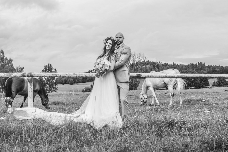 Svatební-fotograf-Dvůr-Pecínov-Benešov-9598