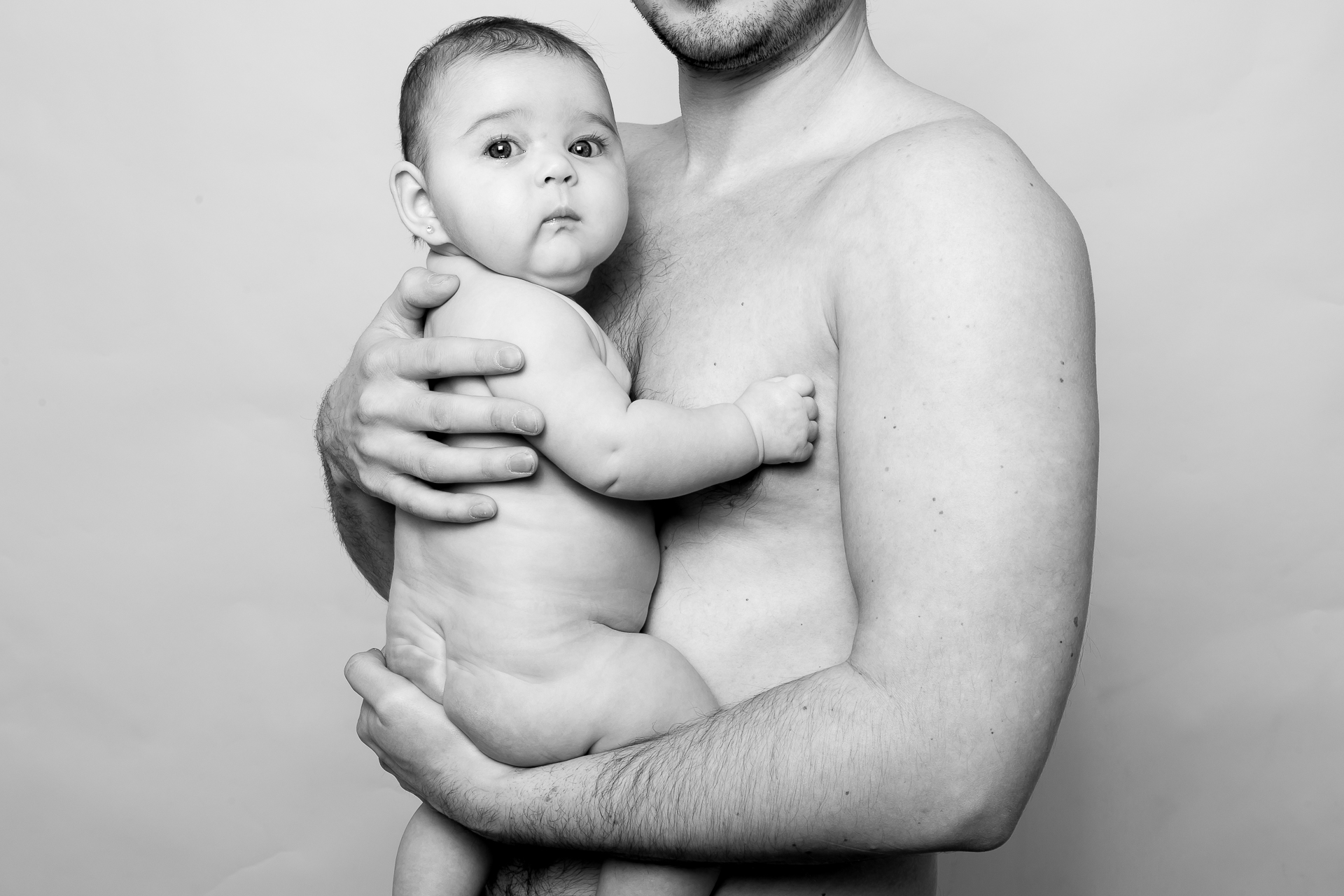 Profesionální ateliérové fotografie, newborn, dětské foto, černobílá fotografie, foto otec a dcera, foto jako Saudek