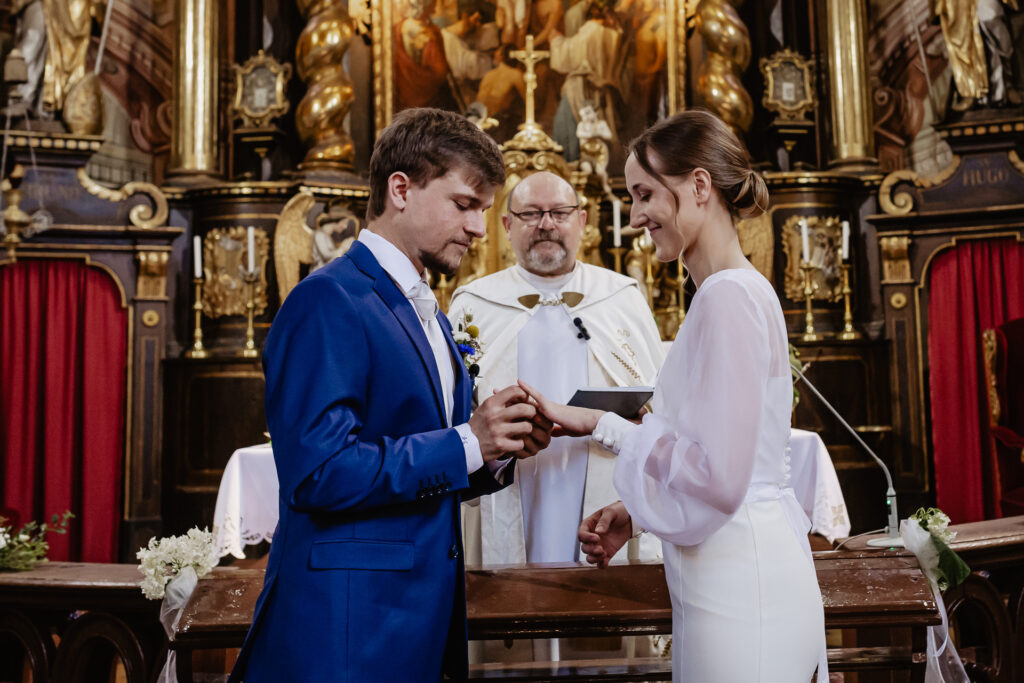 svatební foto a video kostel sv. Bartoloměje Pecka